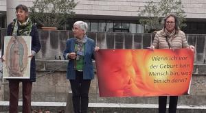 Protest vor der Landesregierung